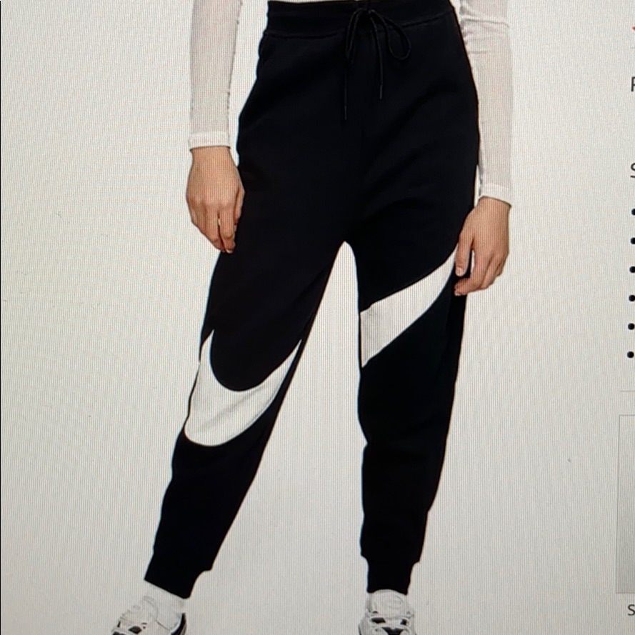 Nike Women’s Swoosh Fleece Joggers Pants